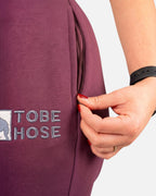 Tobe Hose Studio Damen-Hose in Pflaume mit Reißverschlusstasche und gesticktem Logo-Detail