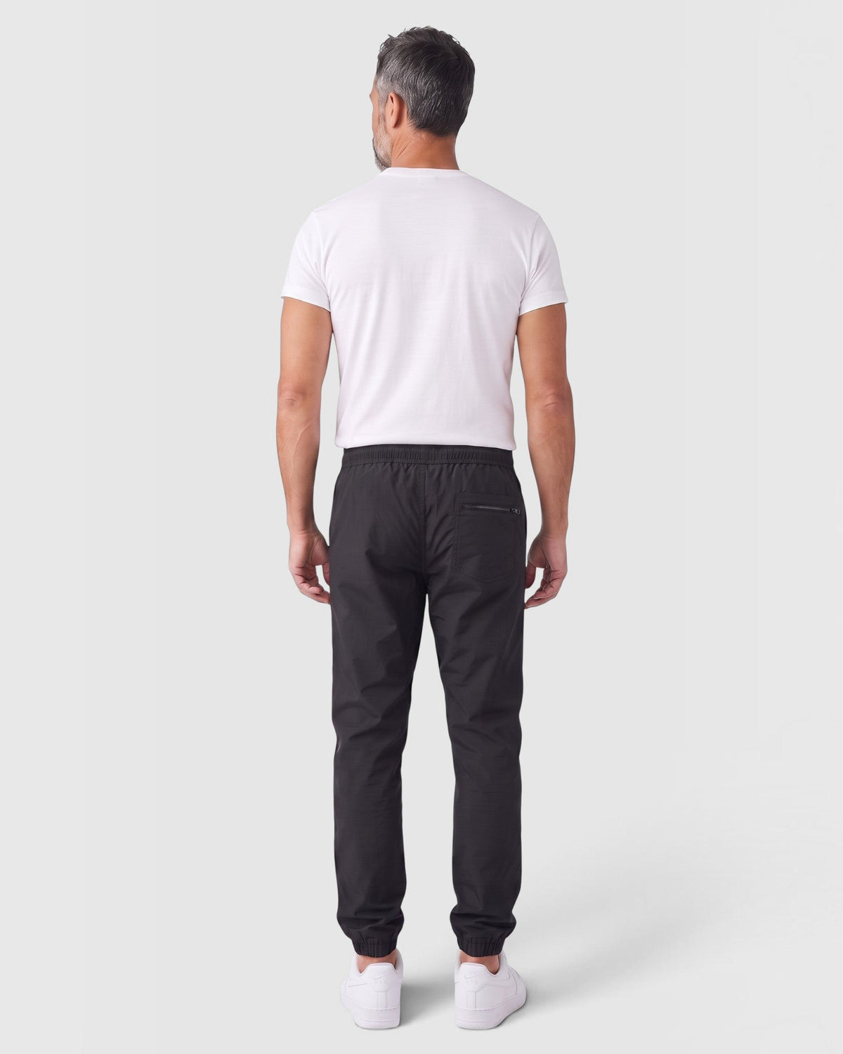 Tobe Hose Studio Herrenhose Luft in Schwarz aus robustem Nylon mit Reißverschlusstasche hinten, Rückansicht