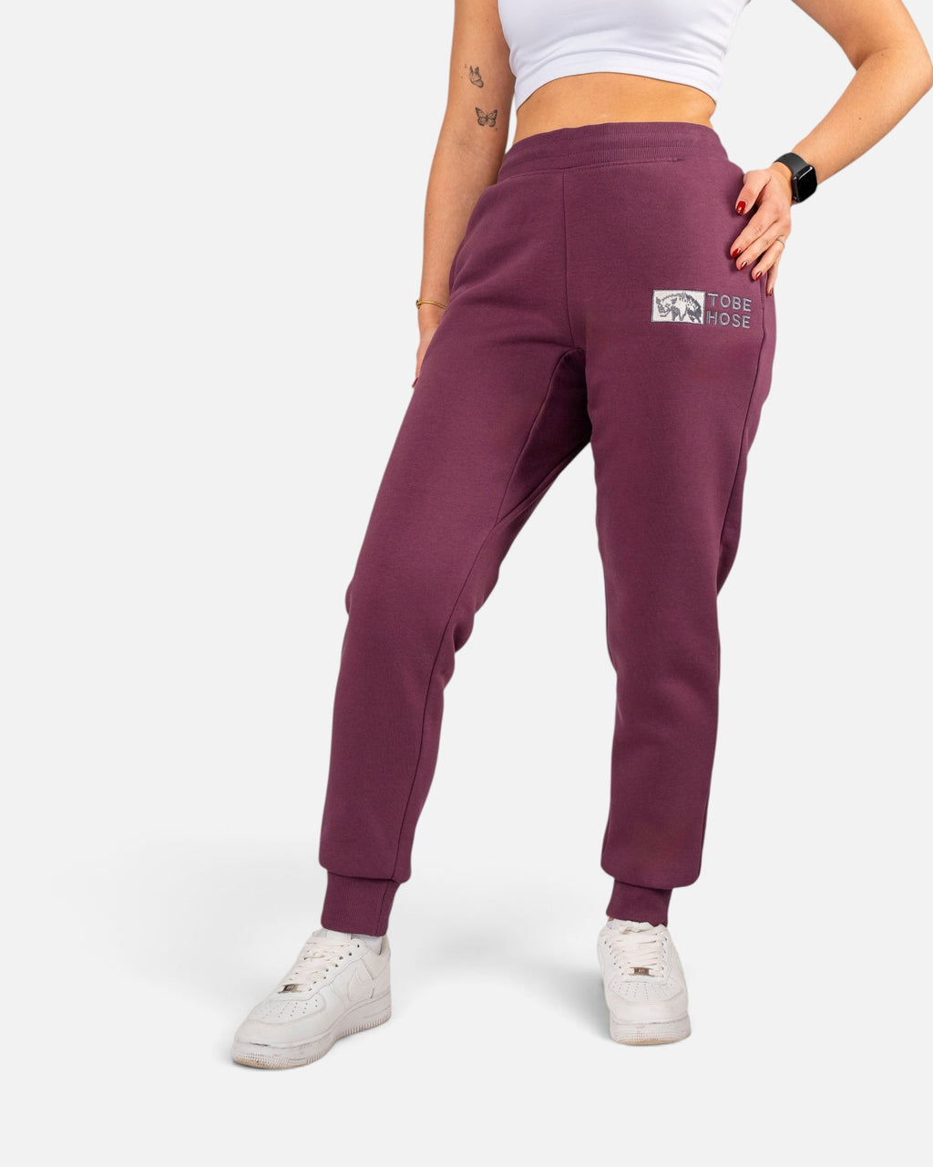 Tobe Hose Studio Damen-Jogginghose in Pflaume mit elastischem Bund, Reißverschlusstaschen und Hyänen-Logo-Stickerei