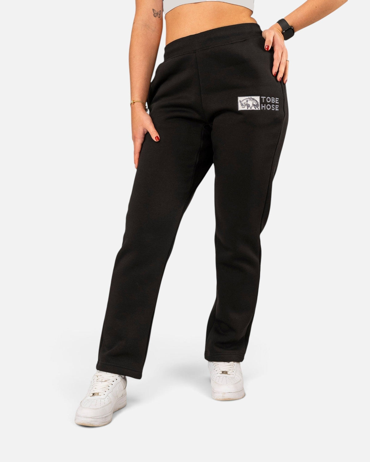 Tobe Hose Studio Damen Jogginghose in Schwarz mit Hyänen-Logo Stickerei und geradem Beinabschluss ohne Bund