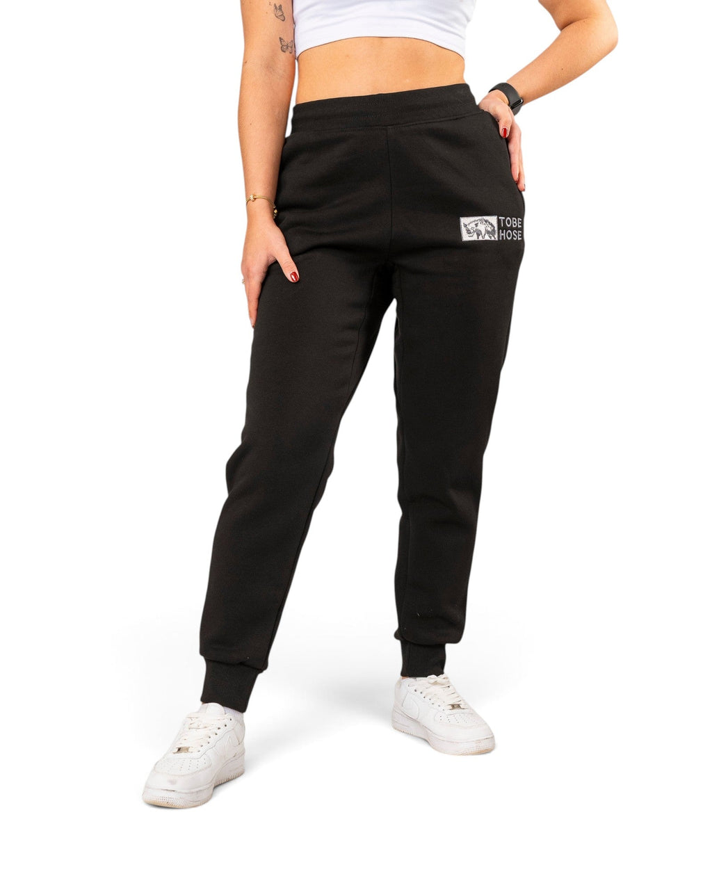 Tobe Hose Studio Damen Jogginghose in Schwarz mit elastischem Bund, Reißverschlusstaschen und Hyänen-Logo Stickerei