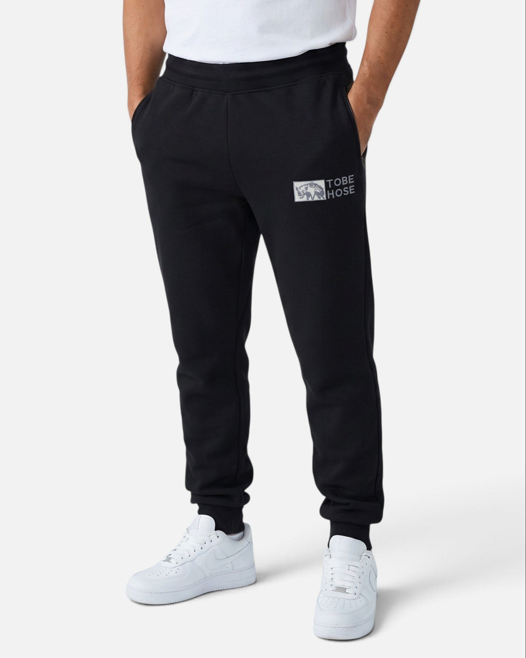 Tobe Hose Studio Herren-Jogginghose in Schwarz mit elastischem Bund, Reißverschlusstaschen und Hyänen-Logo-Stickerei