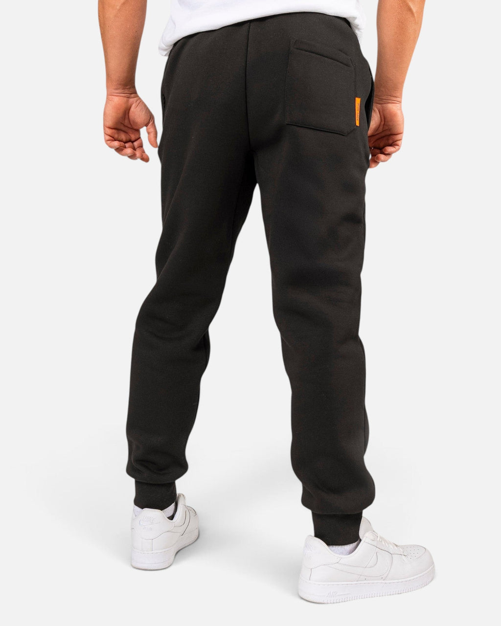 Tobe Hose Studio Herren-Jogginghose in Schwarz mit Gesäßtasche und elastischem Bund in der Rückansicht