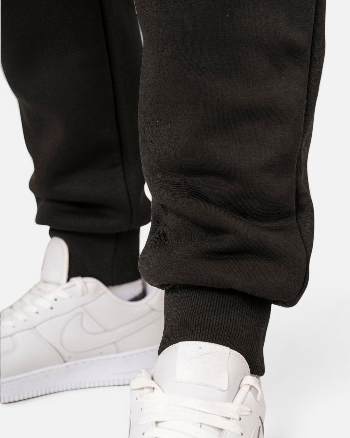 Tobe Hose Studio Herren-Jogginghose in Schwarz mit elastischem Bündchen und weichem, dickem Stoff