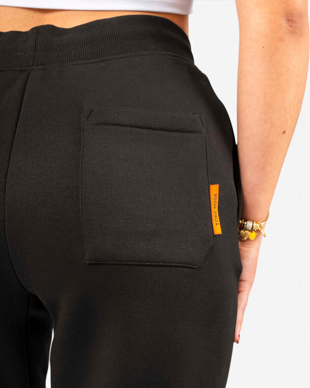 Schwarze Tobe Hose Studio Jogginghose mit Gesäßtasche und orangefarbenem Markenlabel für Damen