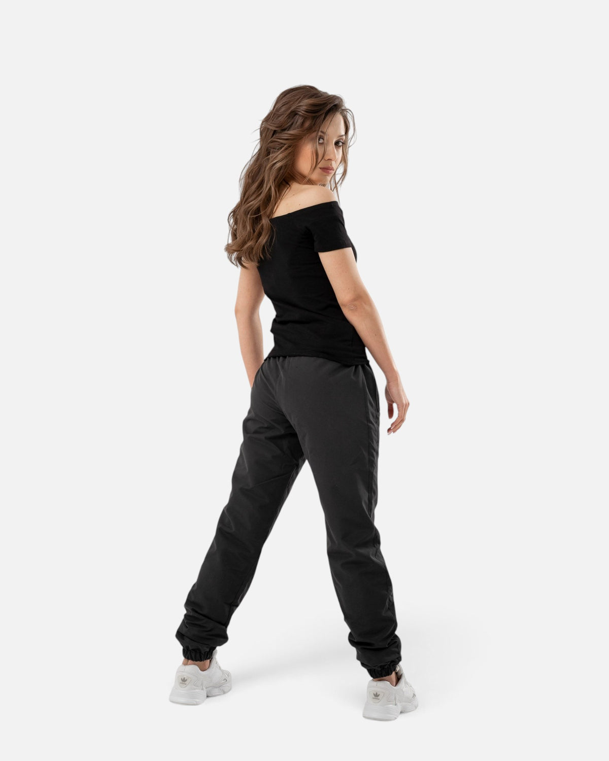 Tobe Hose Studio Damen Tobe Hose Luft in Schwarz aus robustem Nylon mit Reißverschlusstaschen und gesticktem Logo