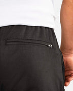 Tobe Hose Studio Herrenhose Luft in Schwarz aus robustem Nylon mit praktischer Reißverschlusstasche am Gesäß