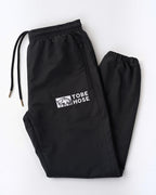 Tobe Hose Studio Damen Hose Luft in Schwarz aus robustem Nylon mit gesticktem Hyänen-Logo und Reißverschlusstaschen
