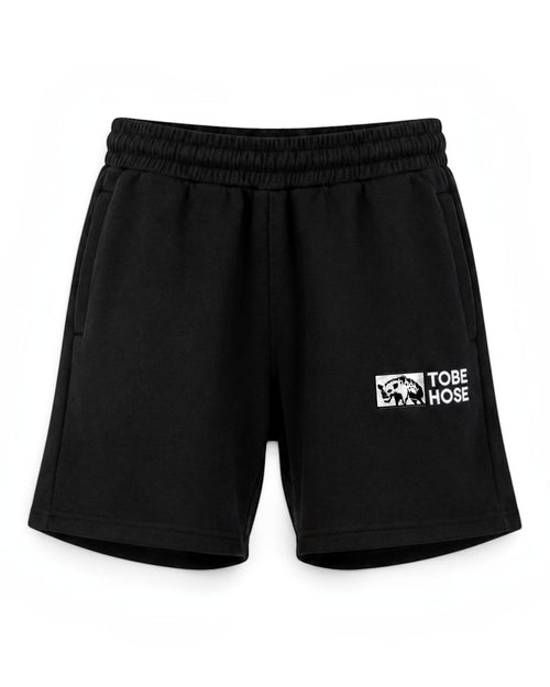 Schwarze Tobe Hose Studio Shorts aus Baumwolle mit elastischem Bund und weißem Logo-Stick auf dem linken Oberschenkel